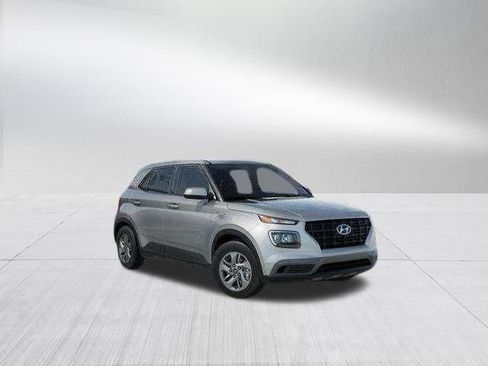 New 2026 Hyundai Venue SE FWD image 2