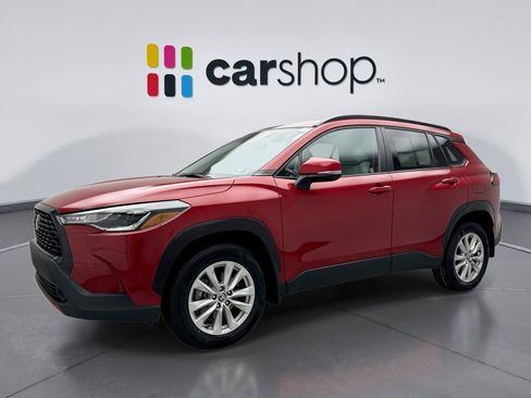 Used 2022 Toyota Corolla Cross LE image 1