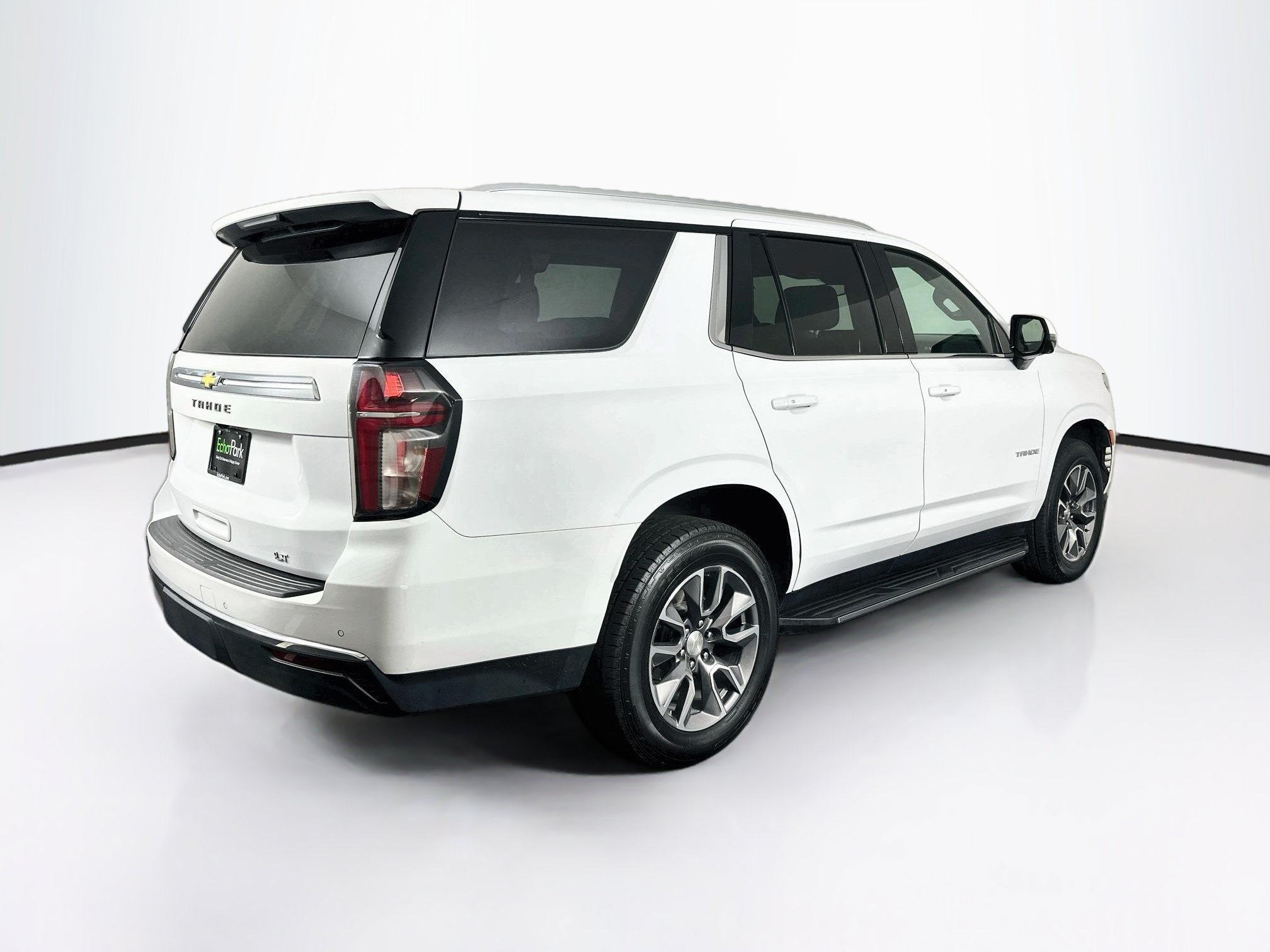 Used 2024 Chevrolet Tahoe LT w/ Luxury Package RWD image 9