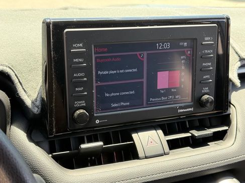 Used 2022 Toyota RAV4 XLE AWD/4WD image 12