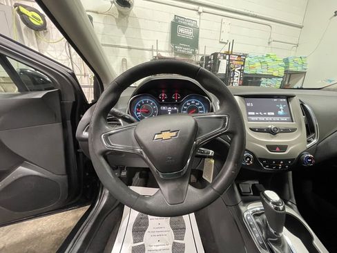 Used 2017 Chevrolet Cruze LS image 13