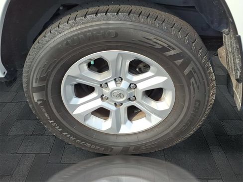 Used 2021 Toyota 4Runner SR5 Premium w/ Moonroof Package RWD image 10
