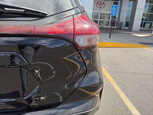 Used 2025 Nissan Kicks Play S image 3