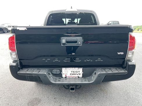 Used 2023 Toyota Tacoma TRD Off-Road w/ Technology Package AWD/4WD image 6