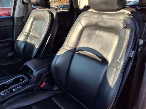 Certified 2021 Lincoln Corsair AWD image 6