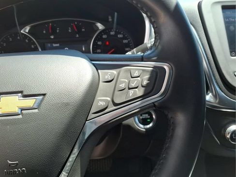 Used 2022 Chevrolet Equinox LT w/ Driver Convenience Package AWD/4WD image 17