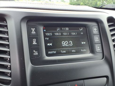 Used 2017 Jeep Cherokee Latitude FWD image 5