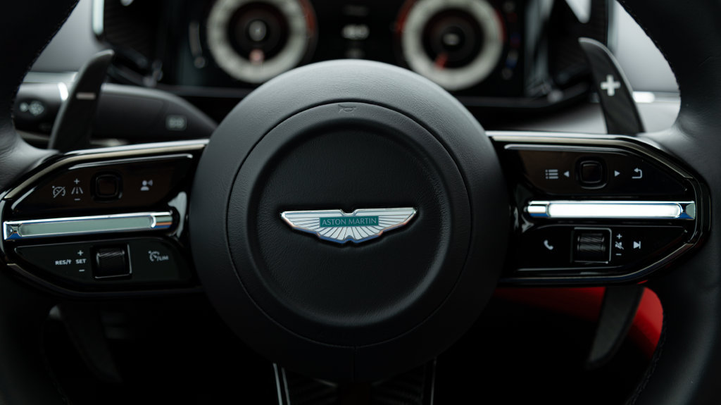 Used 2025 Aston Martin Vanquish RWD image 20