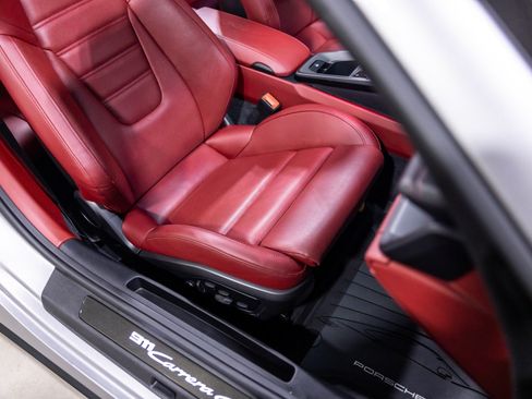 Used 2022 Porsche 911 Cabriolet image 28