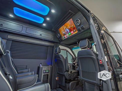Used 2025 Mercedes-Benz Sprinter 2500 image 4
