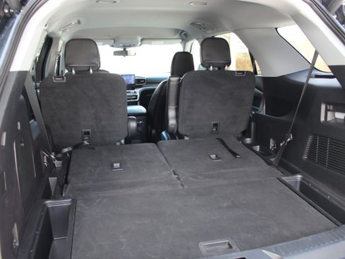 Used 2022 Ford Explorer XLT w/ Equipment Group 202A image 14