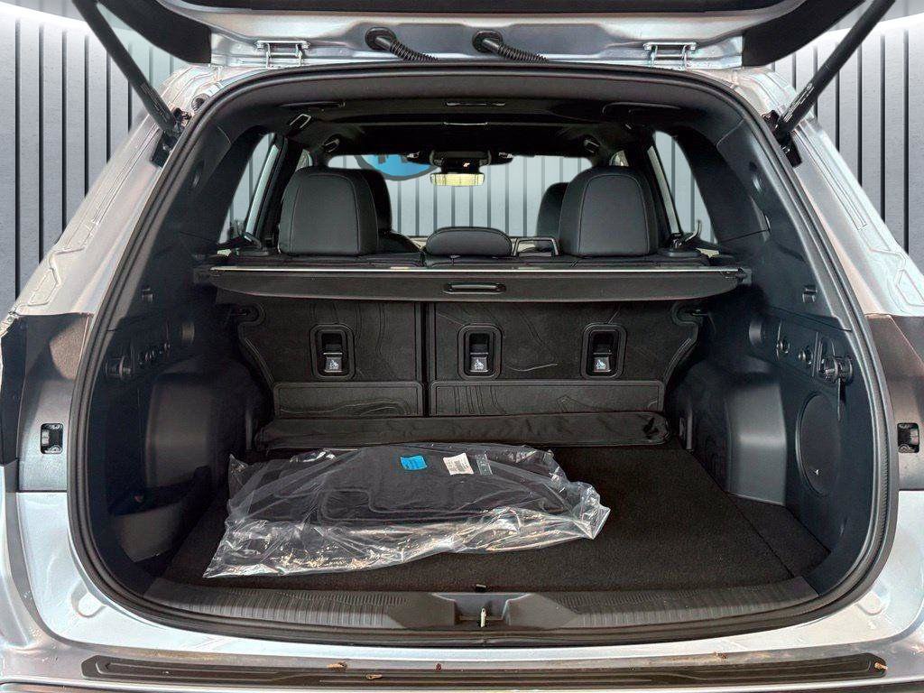 Used 2026 Subaru Forester Touring AWD/4WD image 9