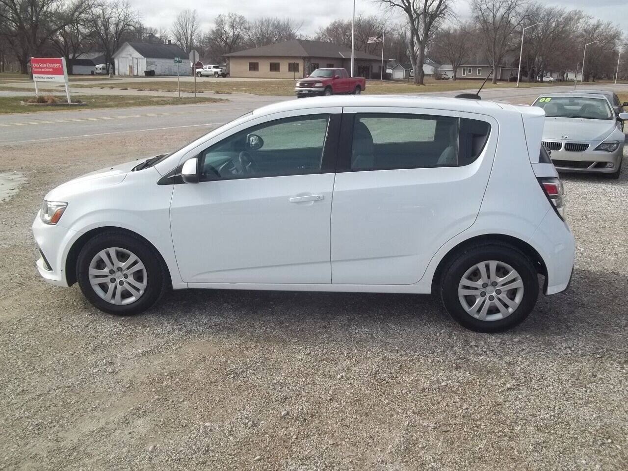 Used 2017 Chevrolet Sonic LT FWD image 2