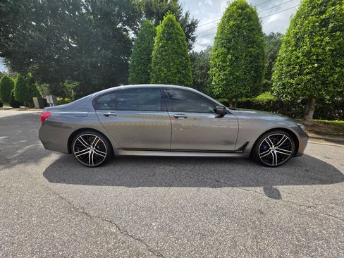 Used 2019 BMW 750i xDrive w/ Executive Package image 6