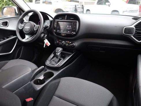 Certified 2023 Kia Soul LX w/ LX Technology Package image 33