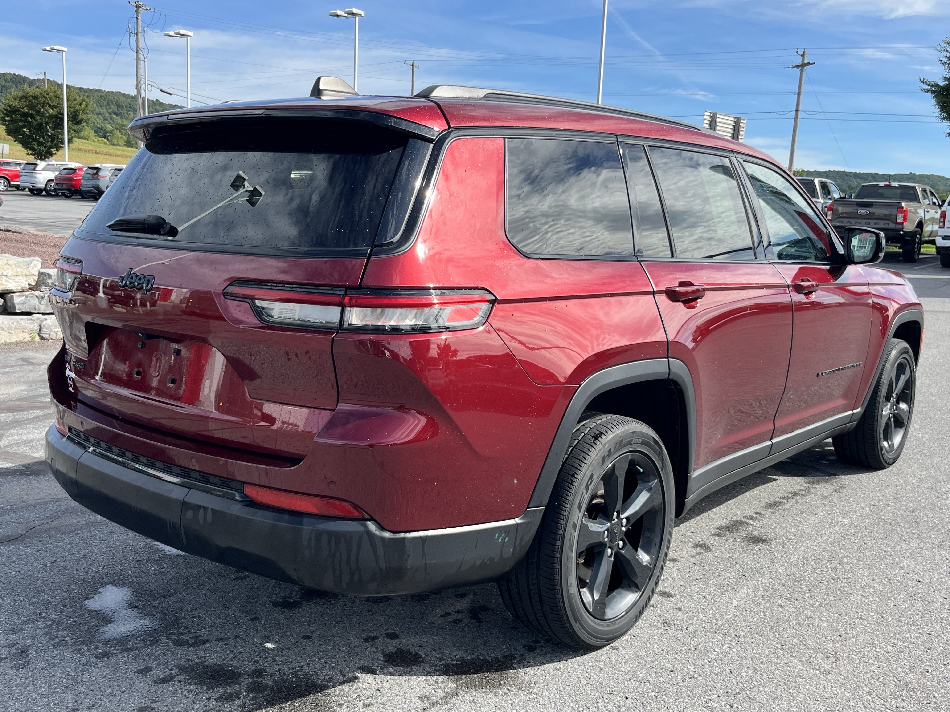 Used 2023 Jeep Grand Cherokee L Laredo AWD/4WD image 5