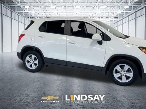 Used 2020 Chevrolet Trax LS w/ Tint and Cruise Package FWD image 3