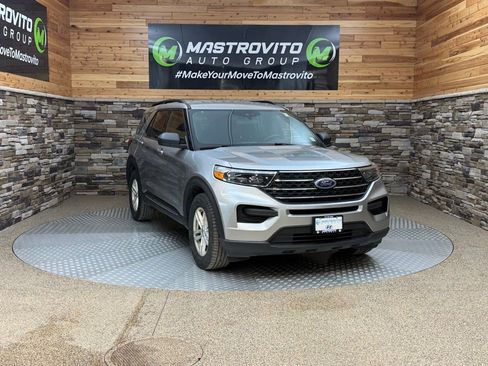 Used 2020 Ford Explorer XLT w/ Comfort Package AWD/4WD image 2