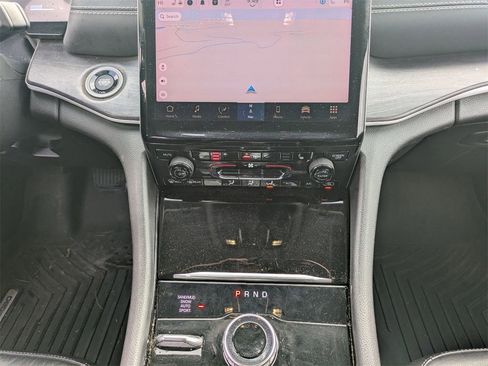 Used 2023 Jeep Grand Cherokee L Limited w/ Black Appearance Package image 32