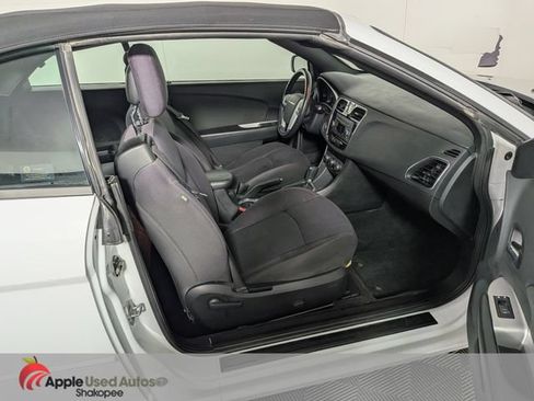 Used 2012 Chrysler 200 Touring FWD image 28