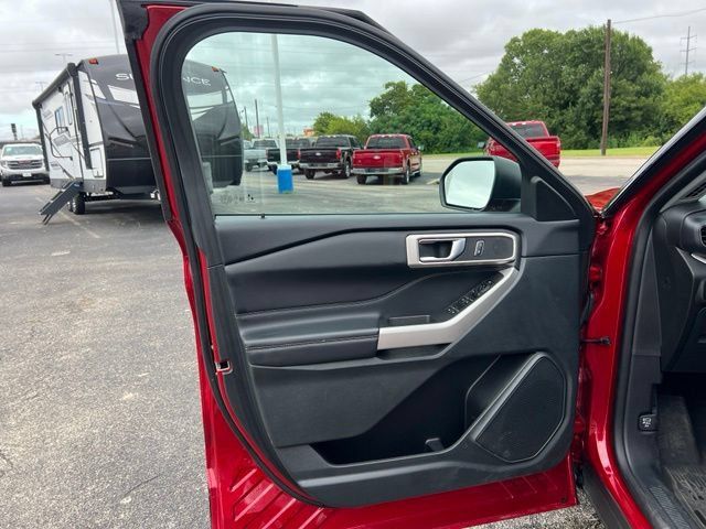 Used 2024 Ford Explorer XLT w/ Equipment Group 202A AWD/4WD image 10