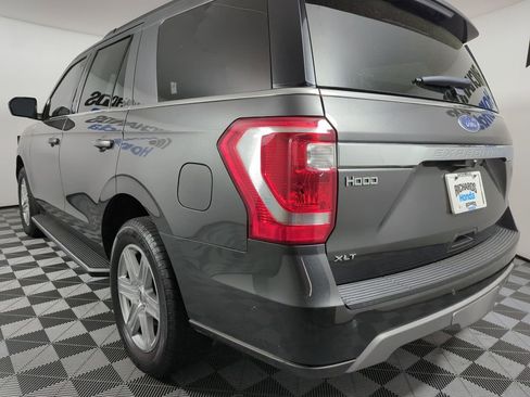 Used 2021 Ford Expedition XLT image 2