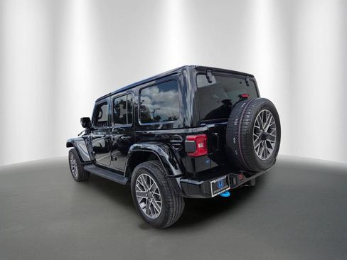 Used 2022 Jeep Wrangler Unlimited Sahara AWD/4WD image 5