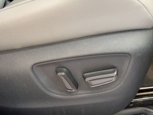Certified 2025 Toyota Sienna XLE FWD image 34