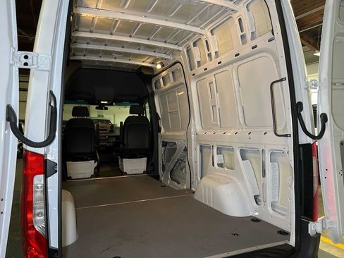Used 2025 Mercedes-Benz Sprinter 2500 image 17