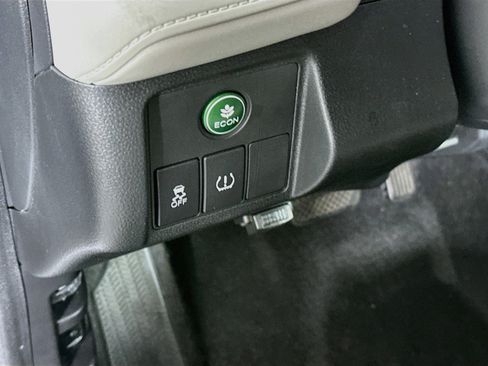 Used 2017 Honda HR-V LX image 17
