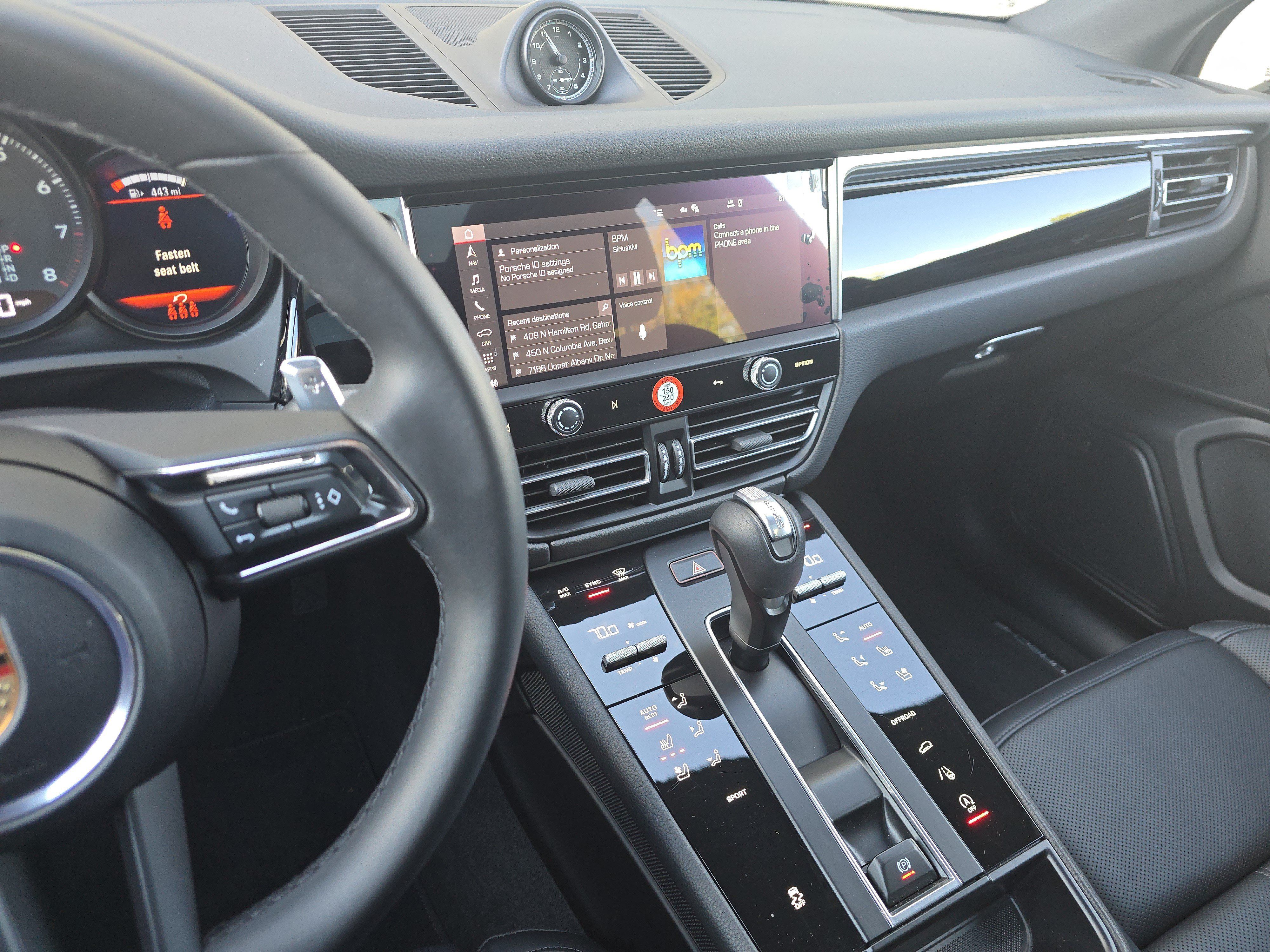 Certified 2025 Porsche Macan AWD/4WD image 20