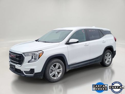 Used 2024 GMC Terrain SLE FWD image 1