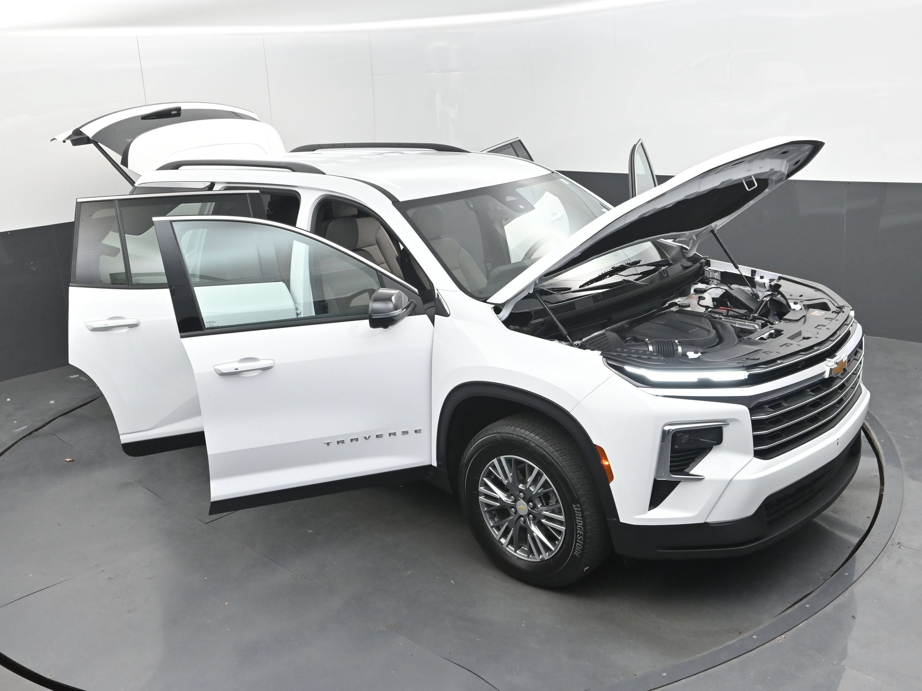 Certified 2026 Chevrolet Traverse LT w/ Driver Confidence Package FWD image 39