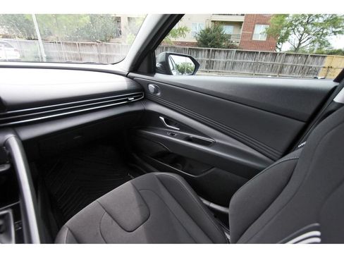 Certified 2022 Hyundai Elantra SEL w/ Convenience + Premium Package FWD image 11