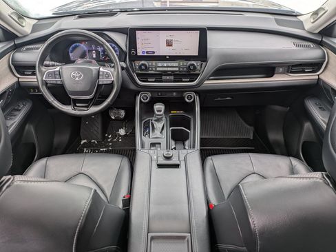 Used 2024 Toyota Grand Highlander Platinum image 17