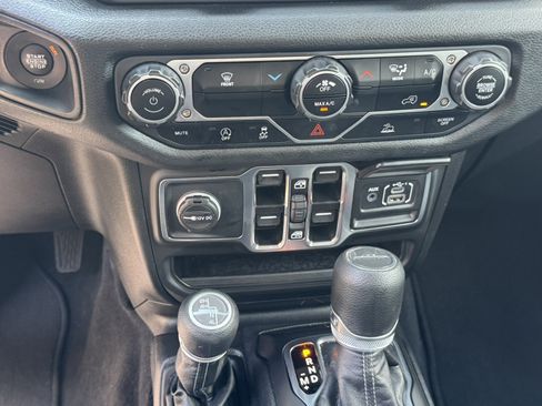 Used 2025 Jeep Gladiator Sport AWD/4WD image 29