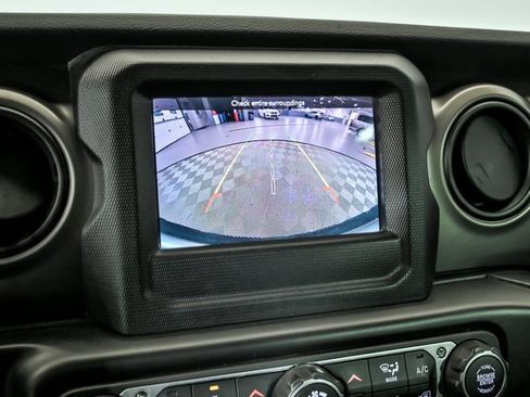 Used 2018 Jeep Wrangler Unlimited Sport S image 22