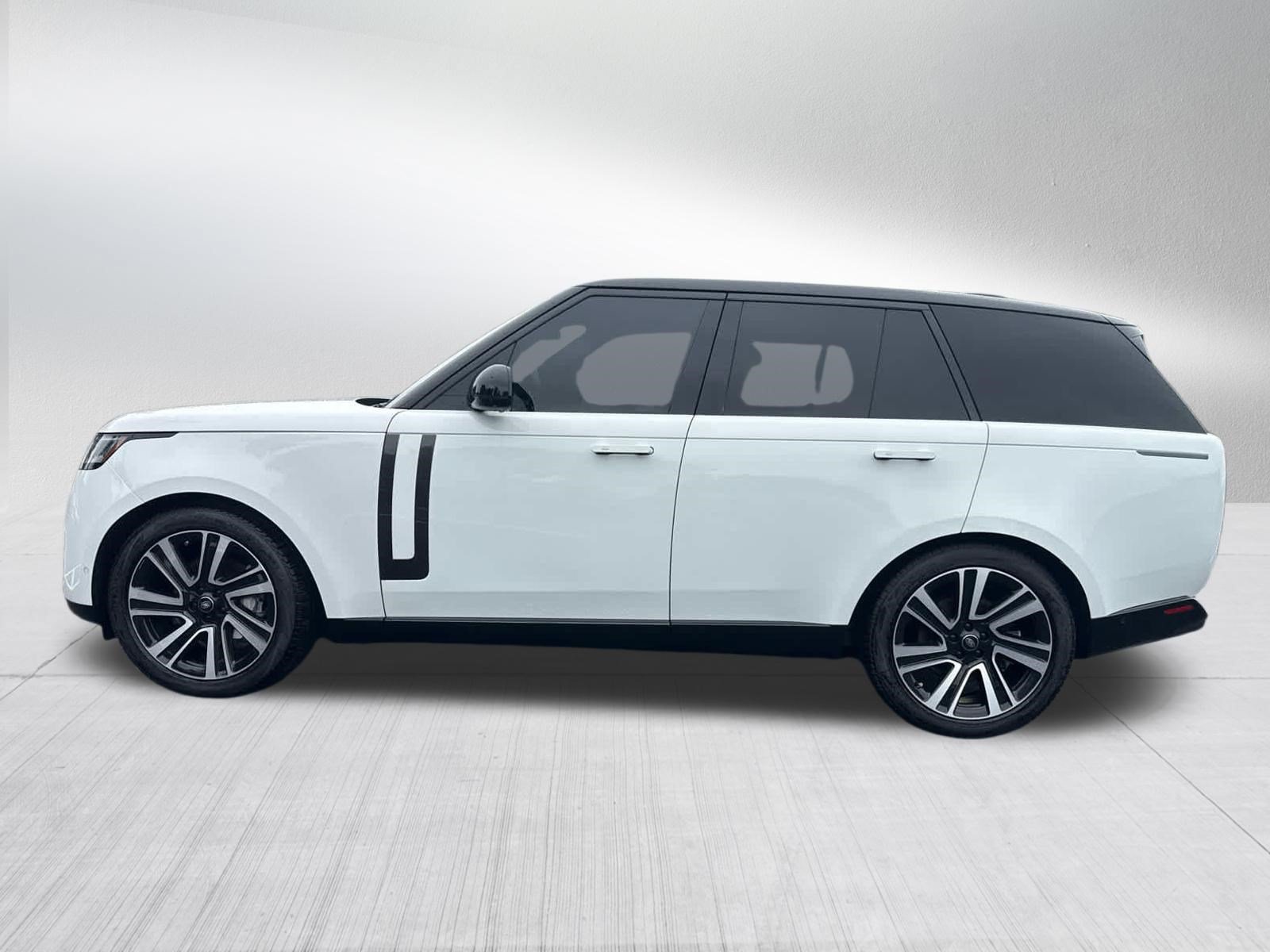 Used 2023 Land Rover Range Rover SE AWD/4WD image 2