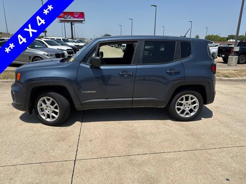Used 2023 Jeep Renegade Latitude AWD/4WD image 3