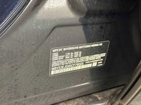 Used 2024 BMW i7 xDrive60 image 36