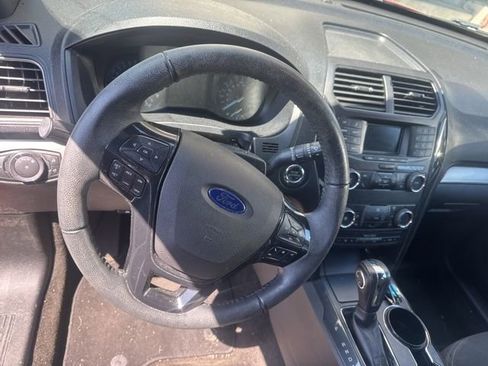 Used 2018 Ford Explorer XLT image 8