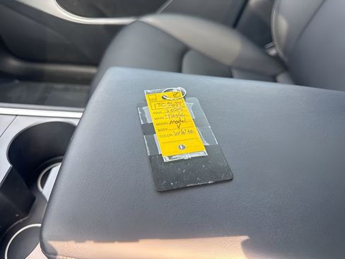 Used 2025 Tesla Model Y Long Range image 37