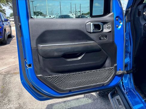 Used 2025 Jeep Gladiator Sport AWD/4WD image 17