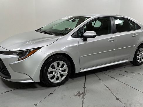 Certified 2025 Toyota Corolla LE image 1