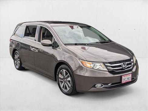 Used 2016 Honda Odyssey Touring Elite image 3