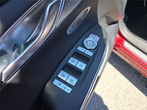 Used 2022 Genesis GV70 3.5T Sport w/ Sport Prestige Package AWD/4WD image 19