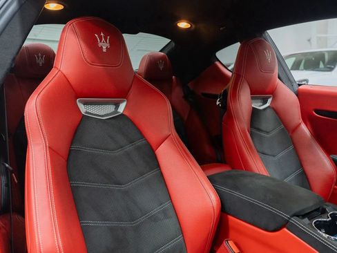 Used 2017 Maserati GranTurismo Sport RWD image 17