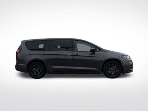 Used 2022 Chrysler Pacifica Limited w/ Uconnect Theater Family Group FWD image 19