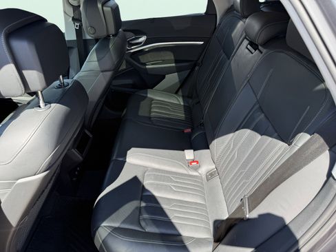 Used 2019 Audi e-tron Prestige w/ Prestige Package image 40