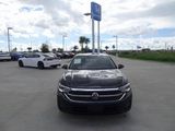 Used 2024 Volkswagen Jetta SE w/ Panoramic Sunroof Package image 2